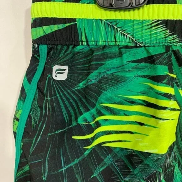 Fabletics woman’s palm shorts. New condition. Size medium. With pockets/zippered - Picture 5 of 8